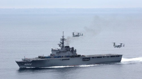 Ngày 14 tháng 6, máy bay vận tải cánh xoay MV-22 Osprey của phi đội VMM-161 Thủy quân lục chiến Mỹ hạ cánh xuống tàu sân bay trực thăng Hyuga của Lực lượng Phòng vệ Biển Nhật Bản